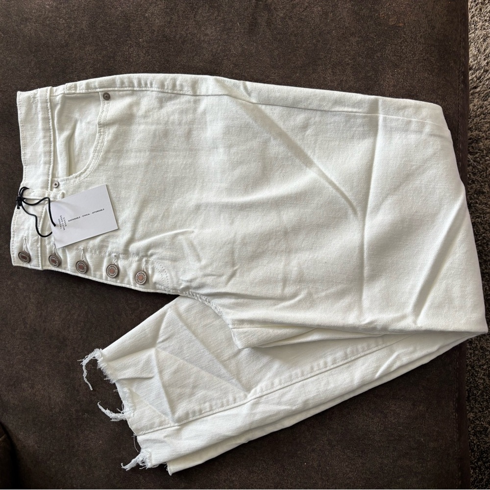 Zenana Outfitters Cream Button-Accent Jeans